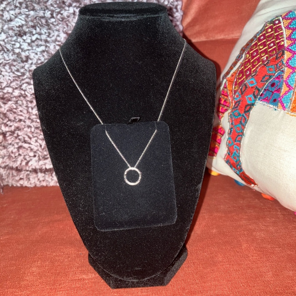 Diamond pendant necklace